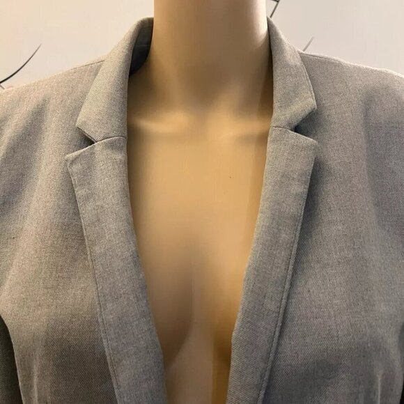 Ann Taylor. Size Large (runs small). Gray Professional Lined Blazer Jacket. GB - Picture 2 of 7